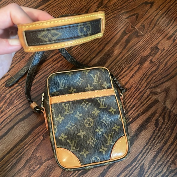 LV cross body bag - Picture 2 of 4